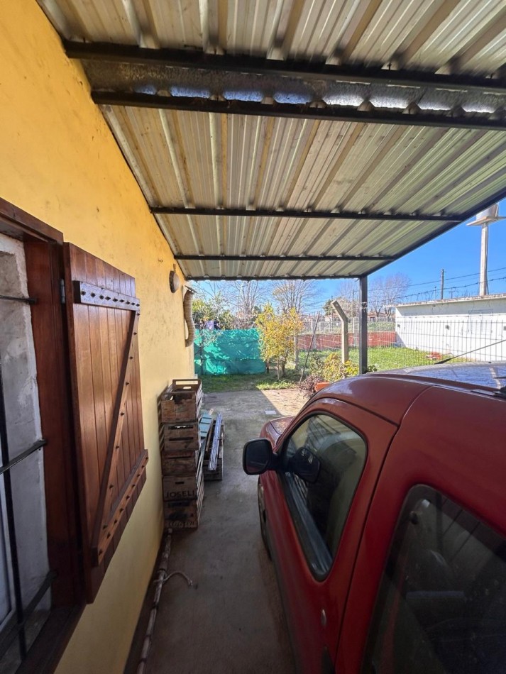 Casa sola en lote con quincho