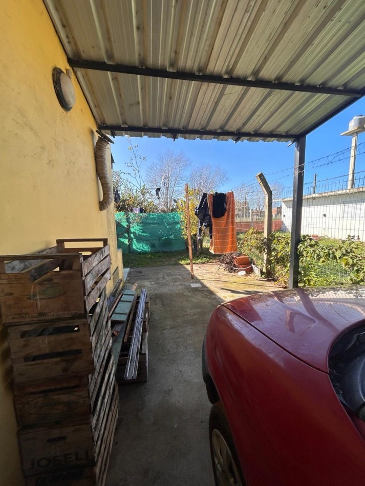 Casa sola en lote con quincho