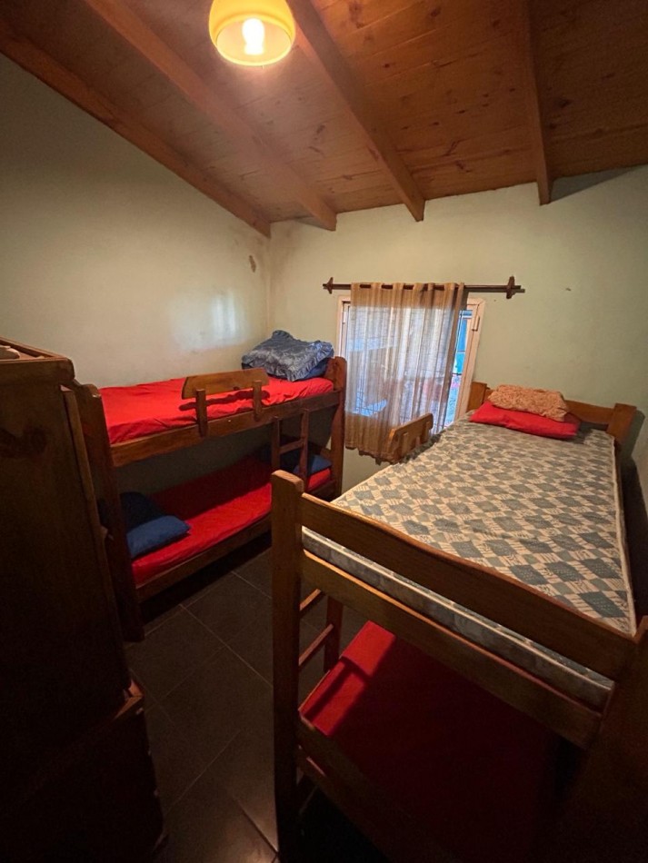 Casa sola en lote con quincho