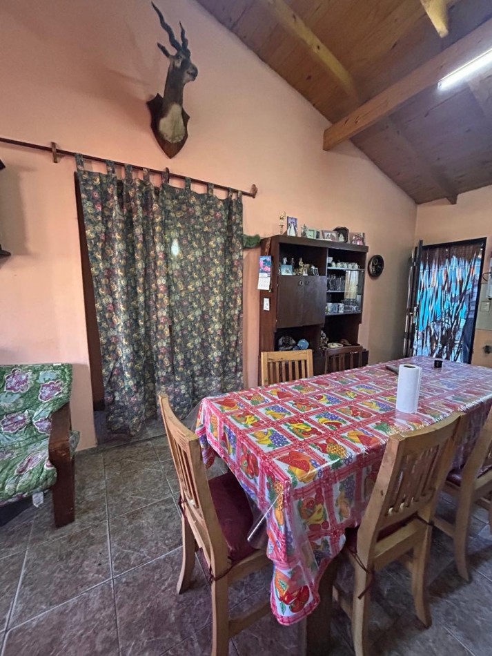 Casa sola en lote con quincho