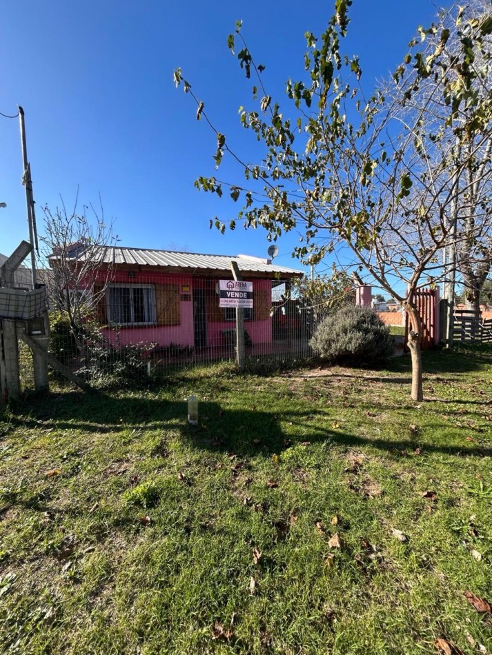 Casa sola en lote con quincho