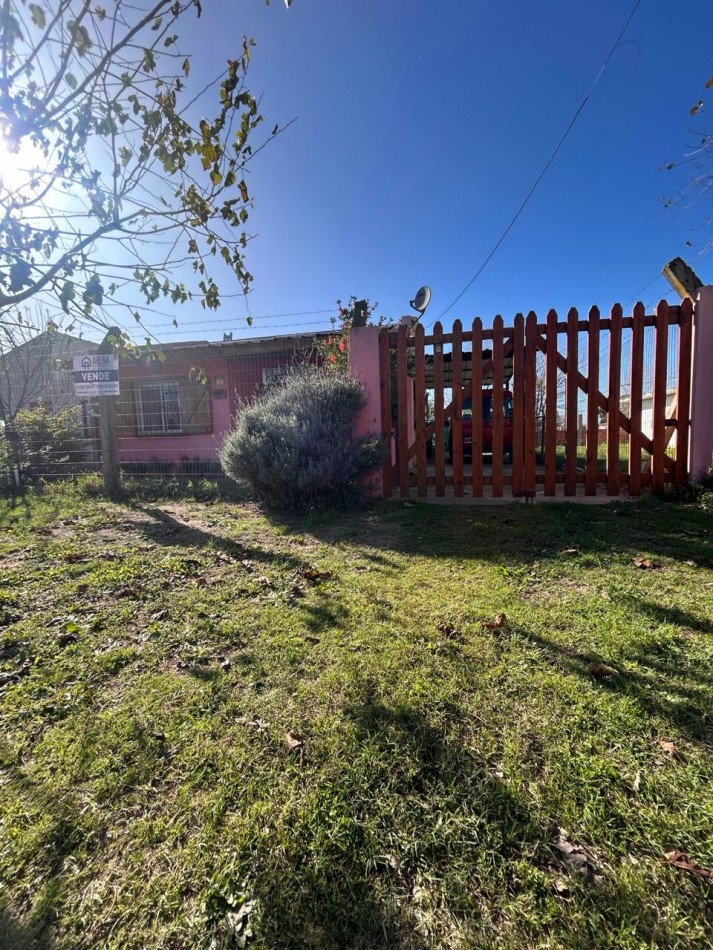 Casa sola en lote con quincho