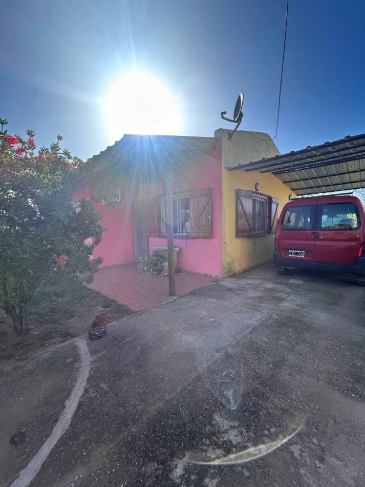 Casa sola en lote con quincho