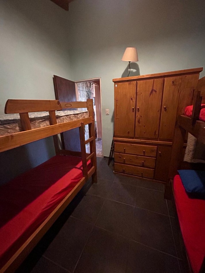 Casa sola en lote con quincho