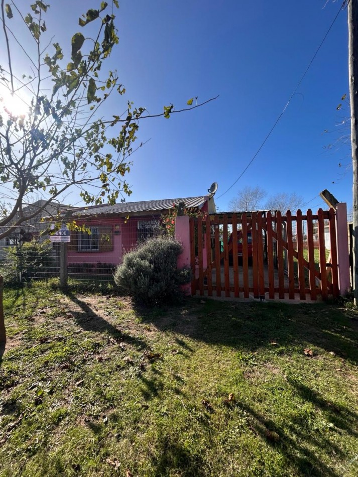 Casa sola en lote con quincho
