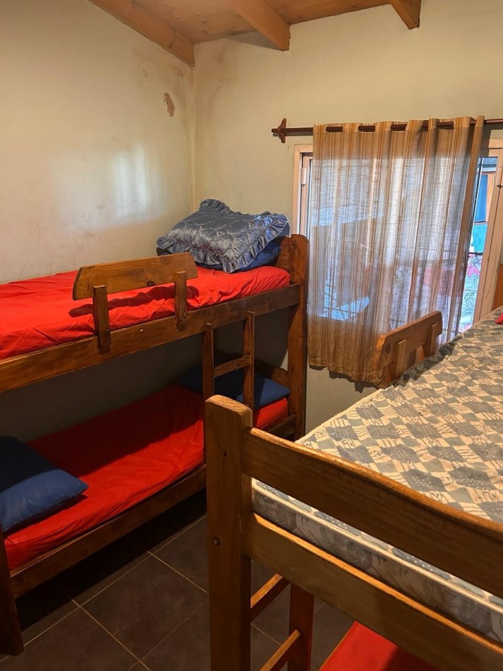Casa sola en lote con quincho