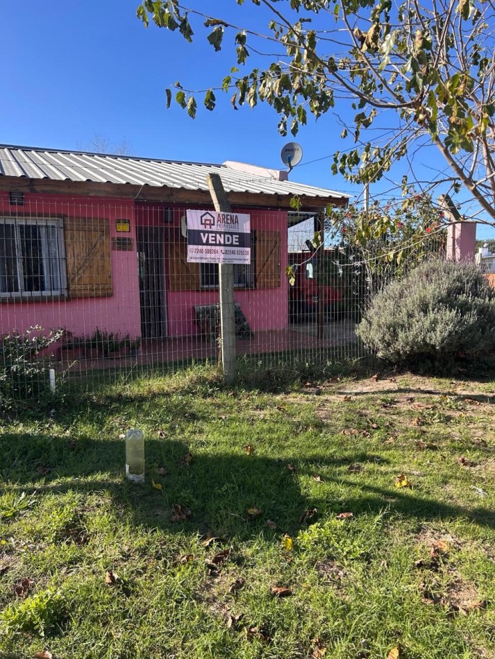 Casa sola en lote con quincho
