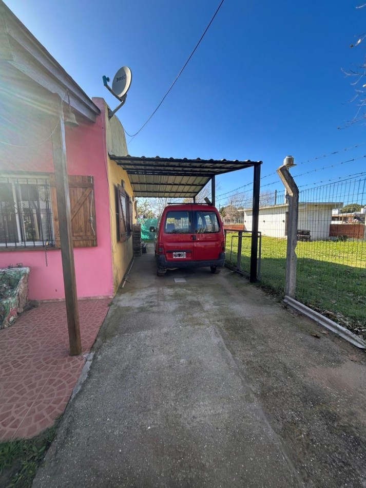 Casa sola en lote con quincho