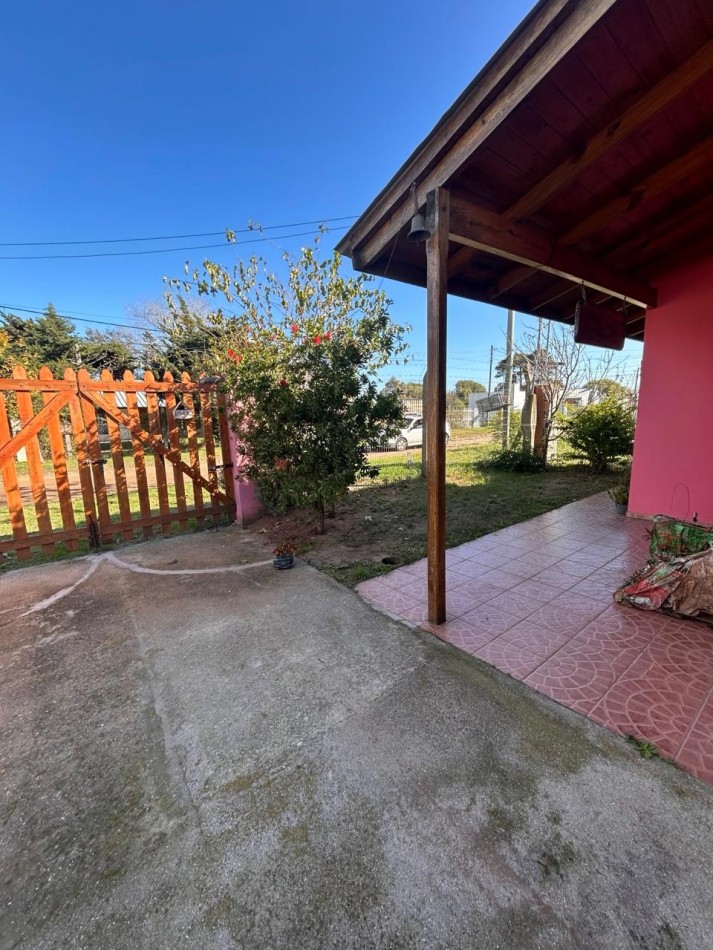Casa sola en lote con quincho