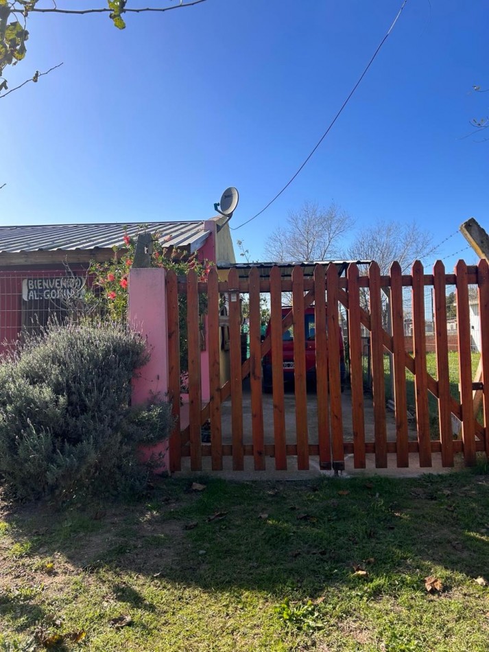 Casa sola en lote con quincho