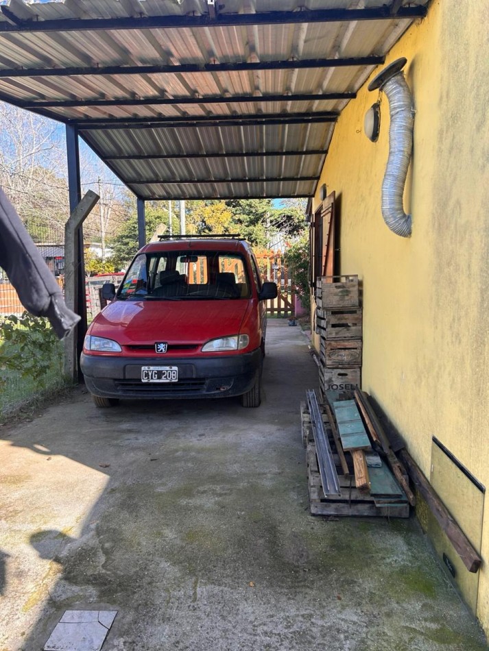 Casa sola en lote con quincho
