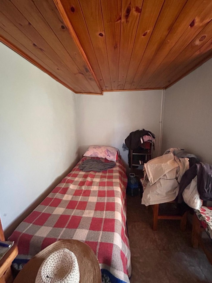 Casa sola en lote con quincho