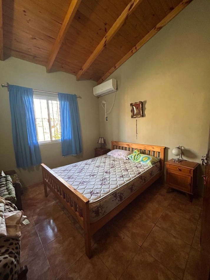 Casa sola en lote con quincho