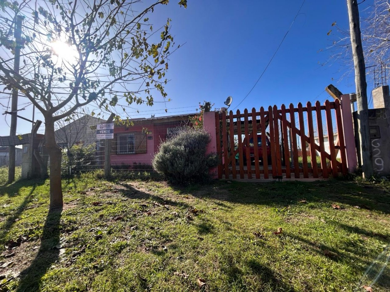Casa sola en lote con quincho
